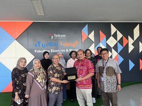 Benchmarking Tim Sains Data ke Asosiasi Ilmuwan Data Indonesia (AIDI) Fakultas Ekonomi dan Bisnis Telkom University.