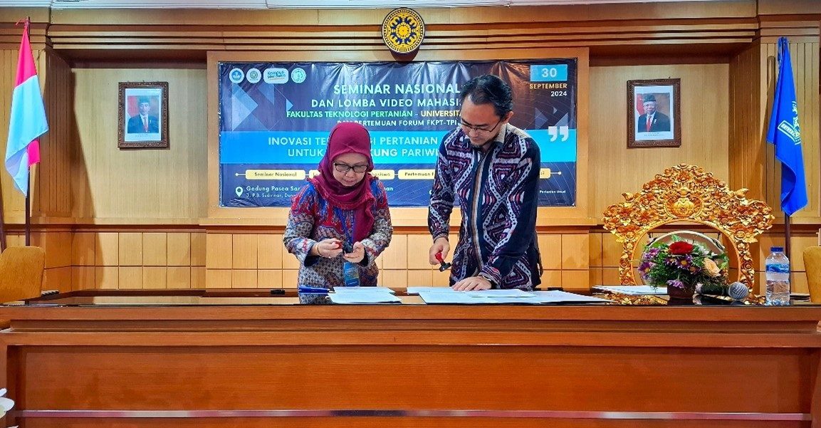 Foto bersama setelah penandatanganan