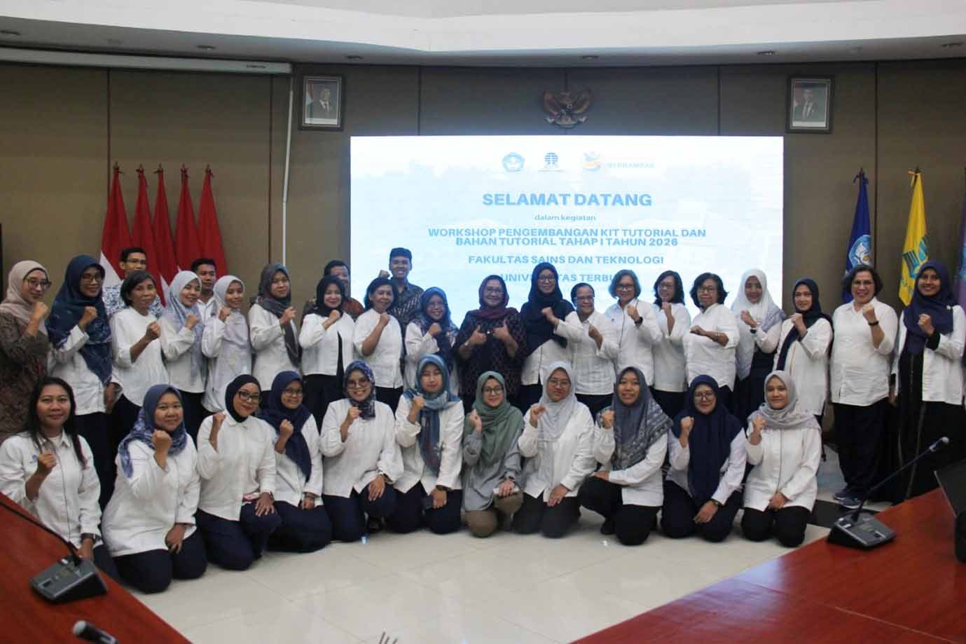 FST UT Perkuat Kualitas Pendidikan Jarak Jauh melalui Workshop Pengembangan Kit dan Bahan Tutorial