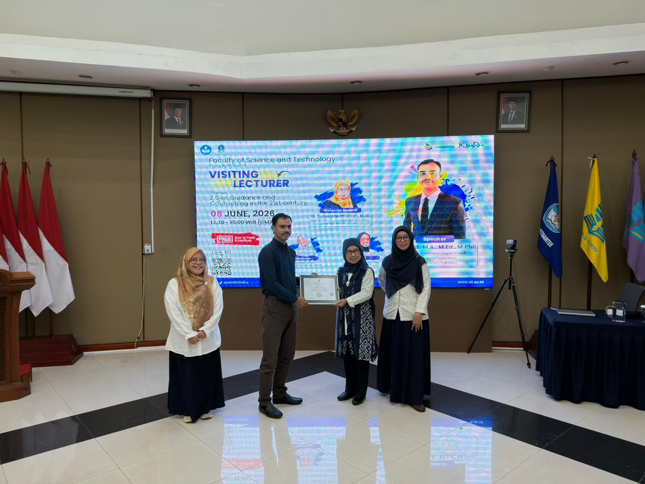 Penyerahan Sertifikat Narasumber