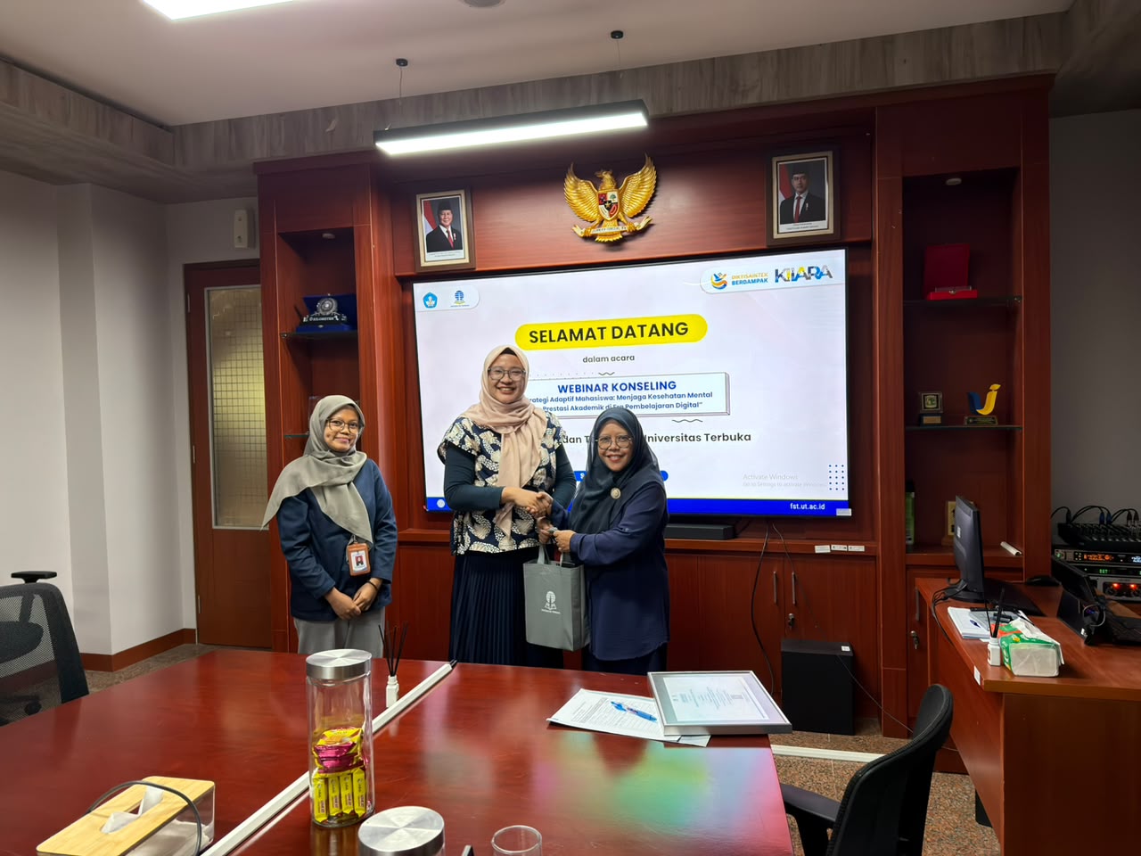 Sesi penyerahan apresiasi