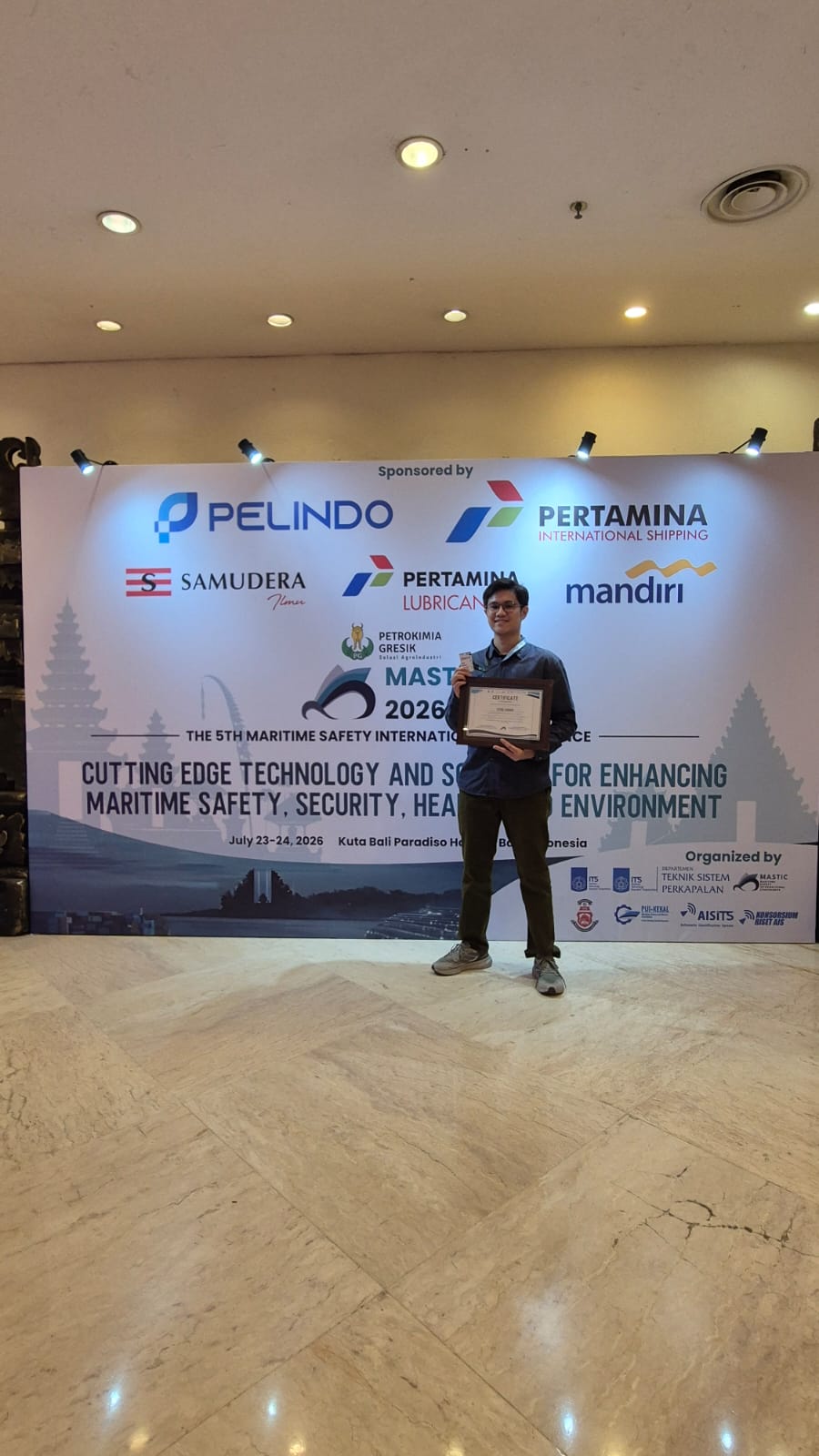 Yitro Vanem berfoto di area konferensi MASTIC 2026
