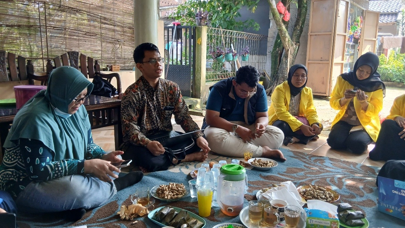 Sesi diskusi dan pemaparan materi PKM